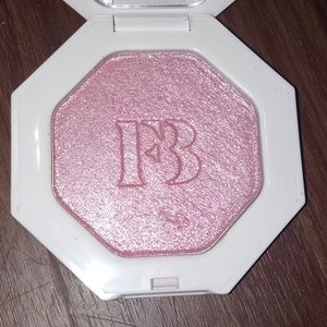 Fenty Beauty Wattabrat killawatt highlighter